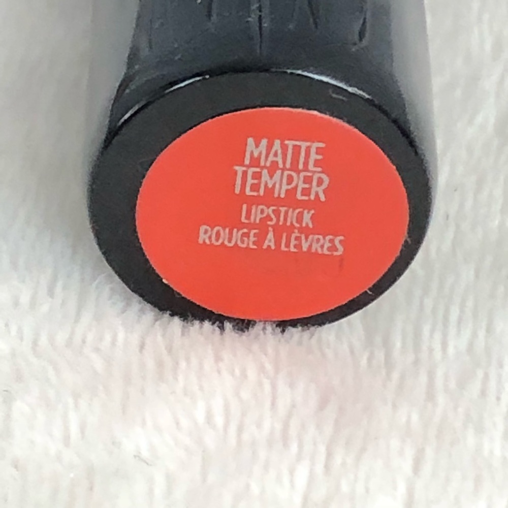 Matte Revolution Lipstick Temper - Picture 8 of 8